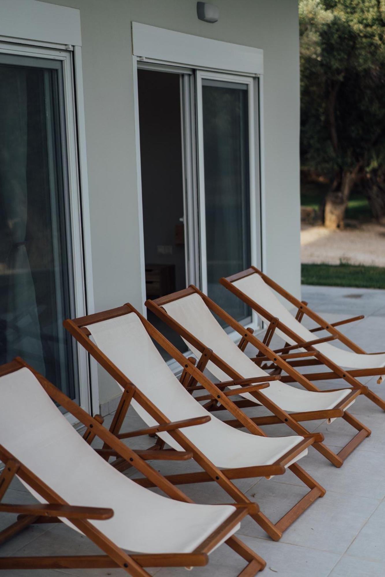 Blue Waves Luxury Suites By The Sea Plomari Exterior photo